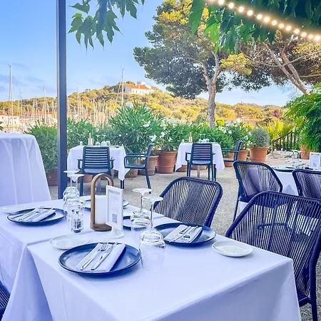 Hotel Helios & - Ile Des Embiez 4*