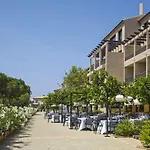 Hotel Helios & - Ile Des Embiez 4*