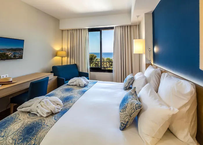 Hotel Helios & - Ile Des Embiez 4*