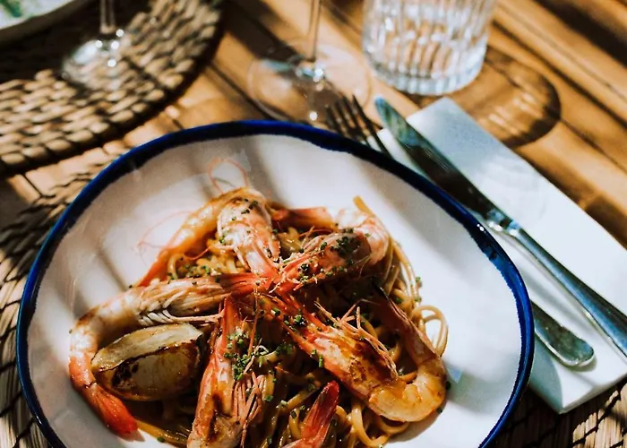 Helios & - Ile Des Embiez 4*